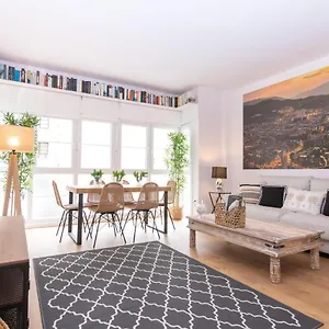https://bilbao-suite-apartamentos-de-lujo-en-el-centro-con-a-c-garaje.bilbaohotelsspain.com